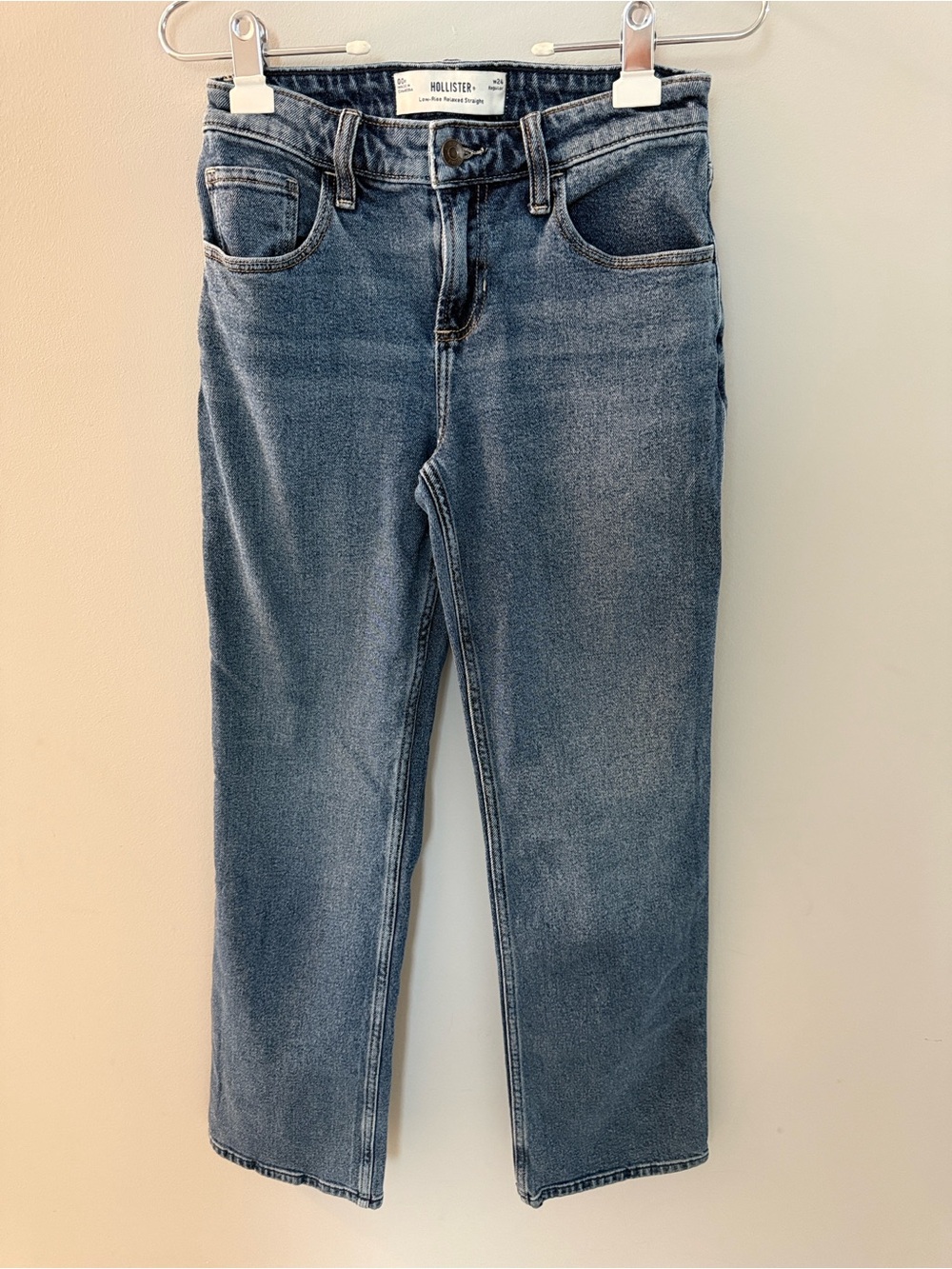 Hollister Low-Rise Relaxed Straight Leg Jeans - Medium Blue Wash, 00r/24w
